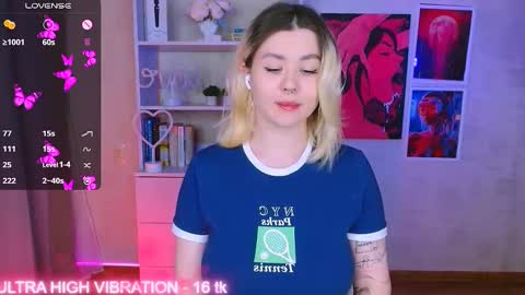 Snapshot of cutie_mili chatting on 21, 2, 2025 mili online show from 21, 2, 2025