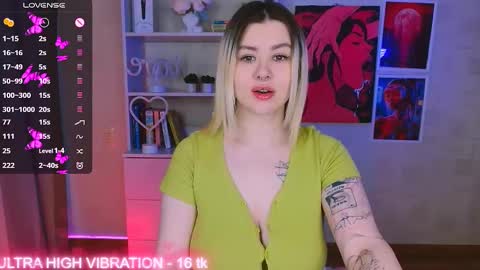 Snapshot of cutie_mili chatting on 4, 3, 2025 mili online show from 4, 3, 2025