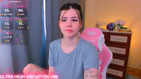 Snapshot of cutie_mili chatting on 16, 9, 2025 mili online show from 16, 9, 2025