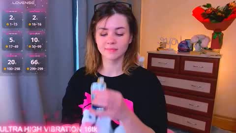 Snapshot of cutie_mili chatting on 1, 10, 2025 mili online show from 1, 10, 2025