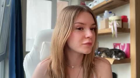 Im Emi streaming with my friend Reyna today online show from 29, 5, 2026