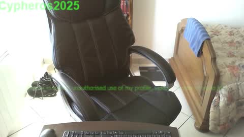 Snapshot of cypheros2025 chatting on 15, 10, 2025 Chris online show from 15, 10, 2025