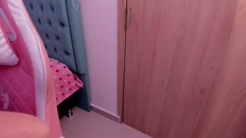 Snapshot of d___darling chatting on 6, 11, 2025 darling online show from 6, 11, 2025