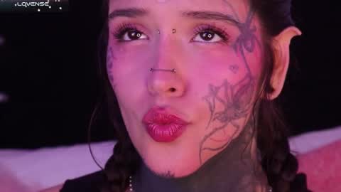 Snapshot of daarlene chatting on 4, 2, 2025 Darlene online show from 4, 2, 2025