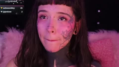 Snapshot of daarlene chatting on 5, 2, 2025 Darlene online show from 5, 2, 2025