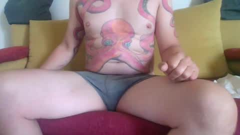 Snapshot of daddycomehome1 chatting on 4, 8, 2026 daddycomehome1 online show from 4, 8, 2026