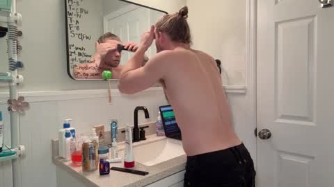 Snapshot of daddydaydrinkz chatting on 31, 12, 2024 DaddydayDrinkz online show from 31, 12, 2024