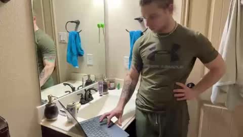 Snapshot of daddydaydrinkz chatting on 21, 2, 2025 DaddydayDrinkz online show from 21, 2, 2025