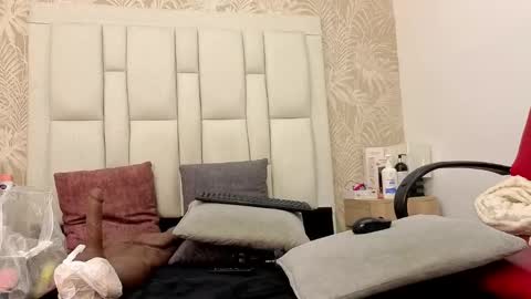 daffnelewis online show from 1, 11, 2025