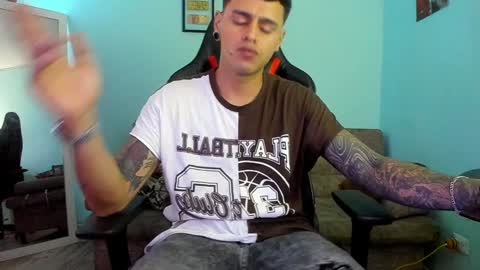 Snapshot of dage_19 chatting on 9, 12, 2024 my name is Jhon and I live in colombia online show from 9, 12, 2024