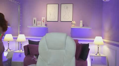 Dahlia Grey online show from 8, 11, 2025