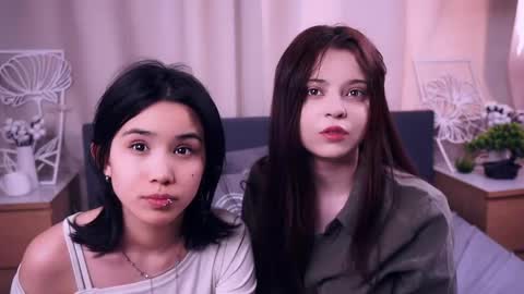 Snapshot of dainalargena chatting on 10, 5, 2026 Aoi and Lily best friends online show from 10, 5, 2026