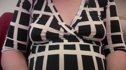 Snapshot of dairystation chatting on 25, 4, 2026 Mx Mommy Moo online show from 25, 4, 2026