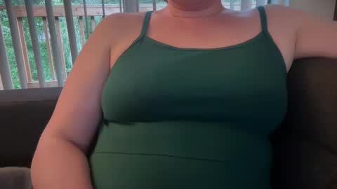Snapshot of dairystation chatting on 20, 5, 2026 Mx Mommy Moo online show from 20, 5, 2026