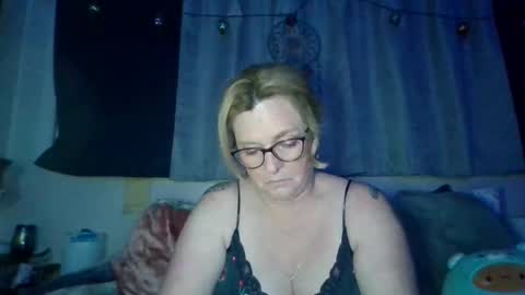 Snapshot of daisylays chatting on 12, 11, 2025 daisy online show from 12, 11, 2025