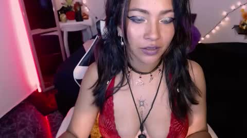 Caroliina online show from 12, 9, 2025