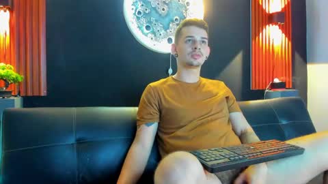 Snapshot of damian__oliver chatting on 17, 1, 2025 Damian Oliver online show from 17, 1, 2025