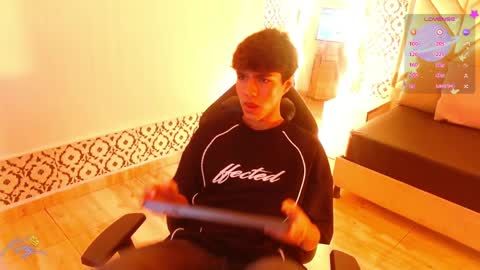 Snapshot of damian_tay chatting on 11, 4, 2026 damian_tay online show from 11, 4, 2026