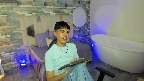 Snapshot of damian_tay chatting on 26, 4, 2026 damian_tay online show from 26, 4, 2026