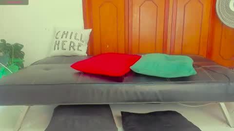 Kary-- independent model Schedule 0530am-1000am colombian time online show from 24, 12, 2024