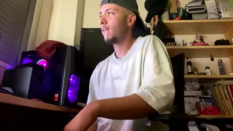 Snapshot of damncore chatting on 5, 10, 2025 damncore online show from 5, 10, 2025