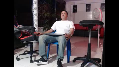 damyan_2003 online show from 10, 1, 2025