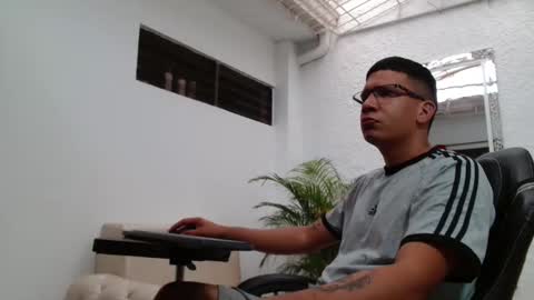 damyan_2003 online show from 7, 4, 2026