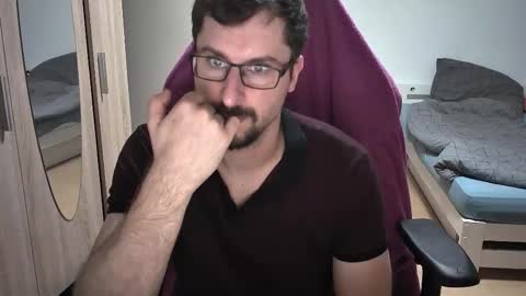 King Dan online show from 8, 9, 2025