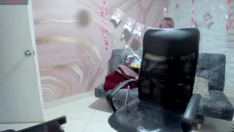 Danaa Rey online show from 15, 2, 2025