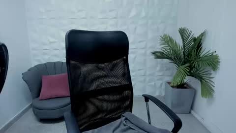 Danaa Rey online show from 5, 3, 2025