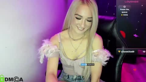 Snapshot of dances_queen chatting on 2, 5, 2026 dances_queen online show from 2, 5, 2026