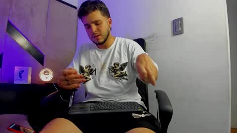 Snapshot of danielclarton chatting on 19, 9, 2025 DANIEL online show from 19, 9, 2025