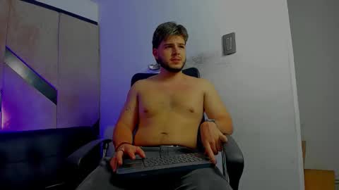 Snapshot of danielclarton chatting on 23, 10, 2025 DANIEL online show from 23, 10, 2025