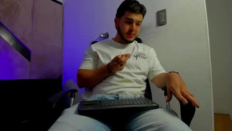 Snapshot of danielclarton chatting on 23, 10, 2025 DANIEL online show from 23, 10, 2025