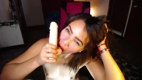 Snapshot of danielle_rose_ chatting on 10, 2, 2026 Angie online show from 10, 2, 2026