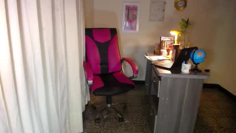 Snapshot of danielle_rose_ chatting on 9, 3, 2026 Angie online show from 9, 3, 2026