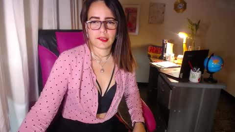 Snapshot of danielle_rose_ chatting on 25, 3, 2026 Angie online show from 25, 3, 2026