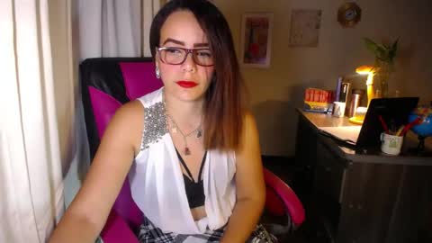 Snapshot of danielle_rose_ chatting on 14, 4, 2026 Angie online show from 14, 4, 2026