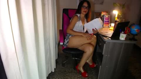 Snapshot of danielle_rose_ chatting on 23, 4, 2026 Angie online show from 23, 4, 2026