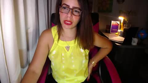 Snapshot of danielle_rose_ chatting on 4, 5, 2026 Angie online show from 4, 5, 2026