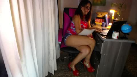 Snapshot of danielle_rose_ chatting on 9, 5, 2026 Angie online show from 9, 5, 2026
