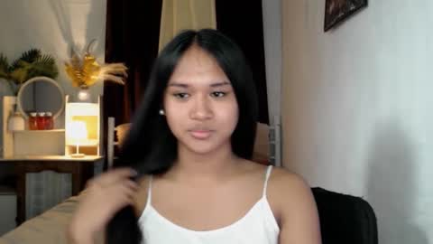 daniellelux online show from 10, 2, 2025