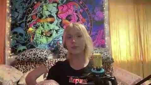 danitavranich online show from 3, 8, 2026