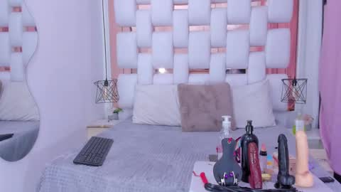 Snapshot of danna_flame chatting on 4, 11, 2025 Danna Flame online show from 4, 11, 2025