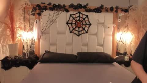 daphne_and_roger online show from 20, 10, 2025