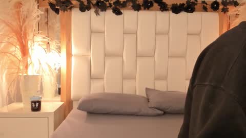 daphne_and_roger online show from 5, 12, 2025