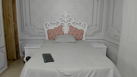 Daphne  online show from 6, 3, 2025