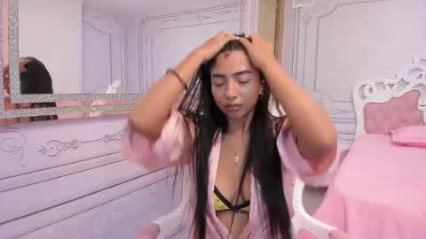 Daphne  online show from 9, 3, 2025