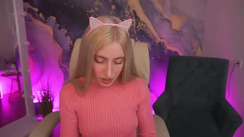 Snapshot of dariadelly chatting on 7, 5, 2026 dariadelly online show from 7, 5, 2026