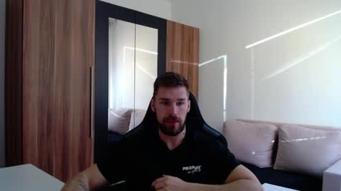 darius_94 online show from 8, 4, 2026